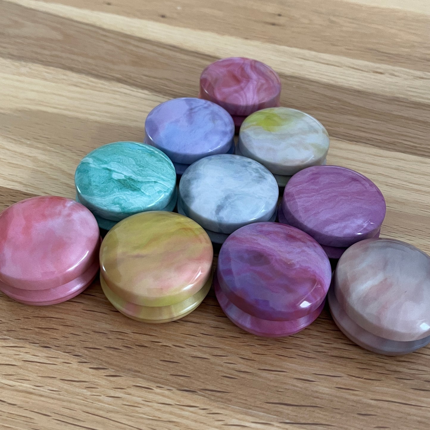 Marbled tins with spiral stitch markers