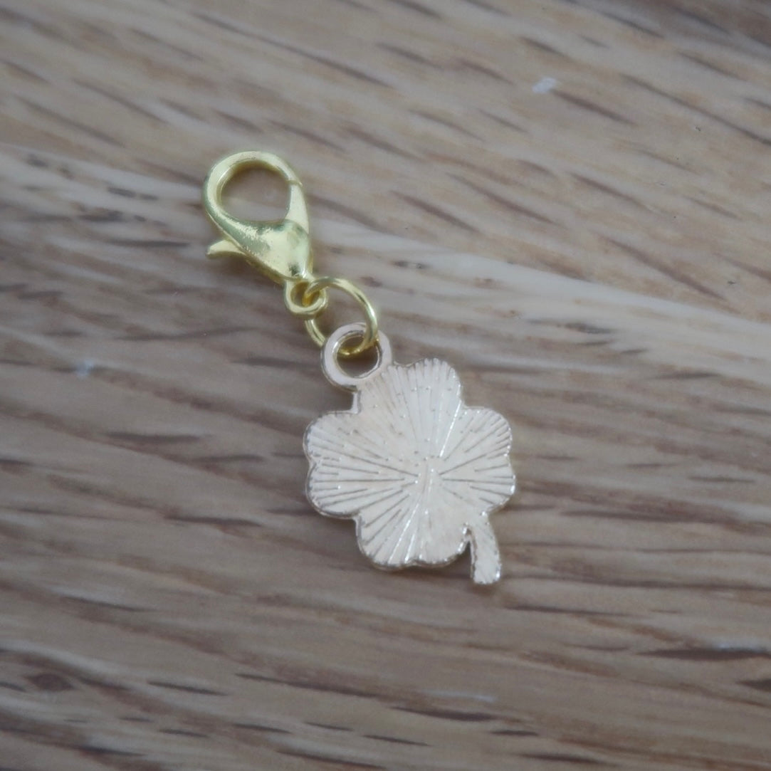 Enamel four leaf clover progress keeper