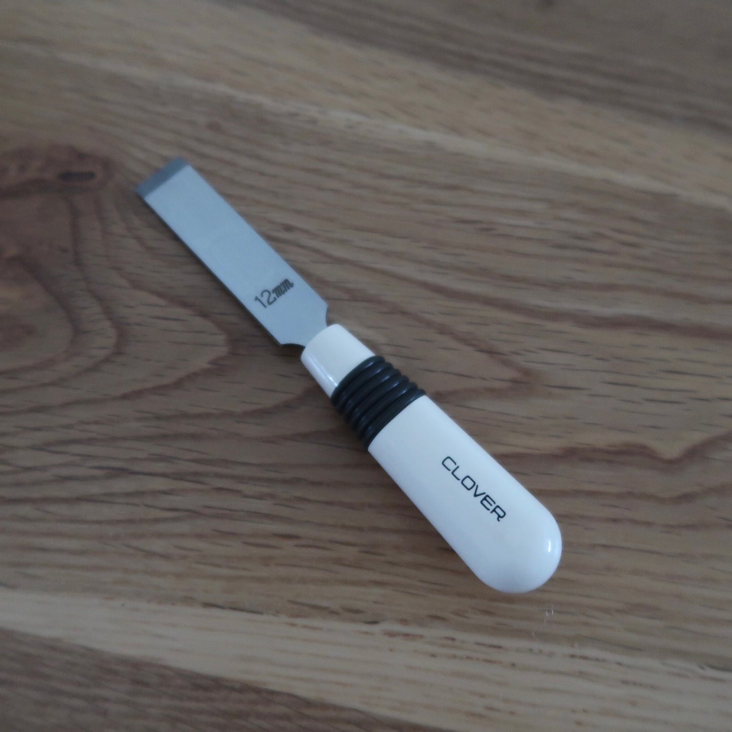 Clover buttonhole cutter