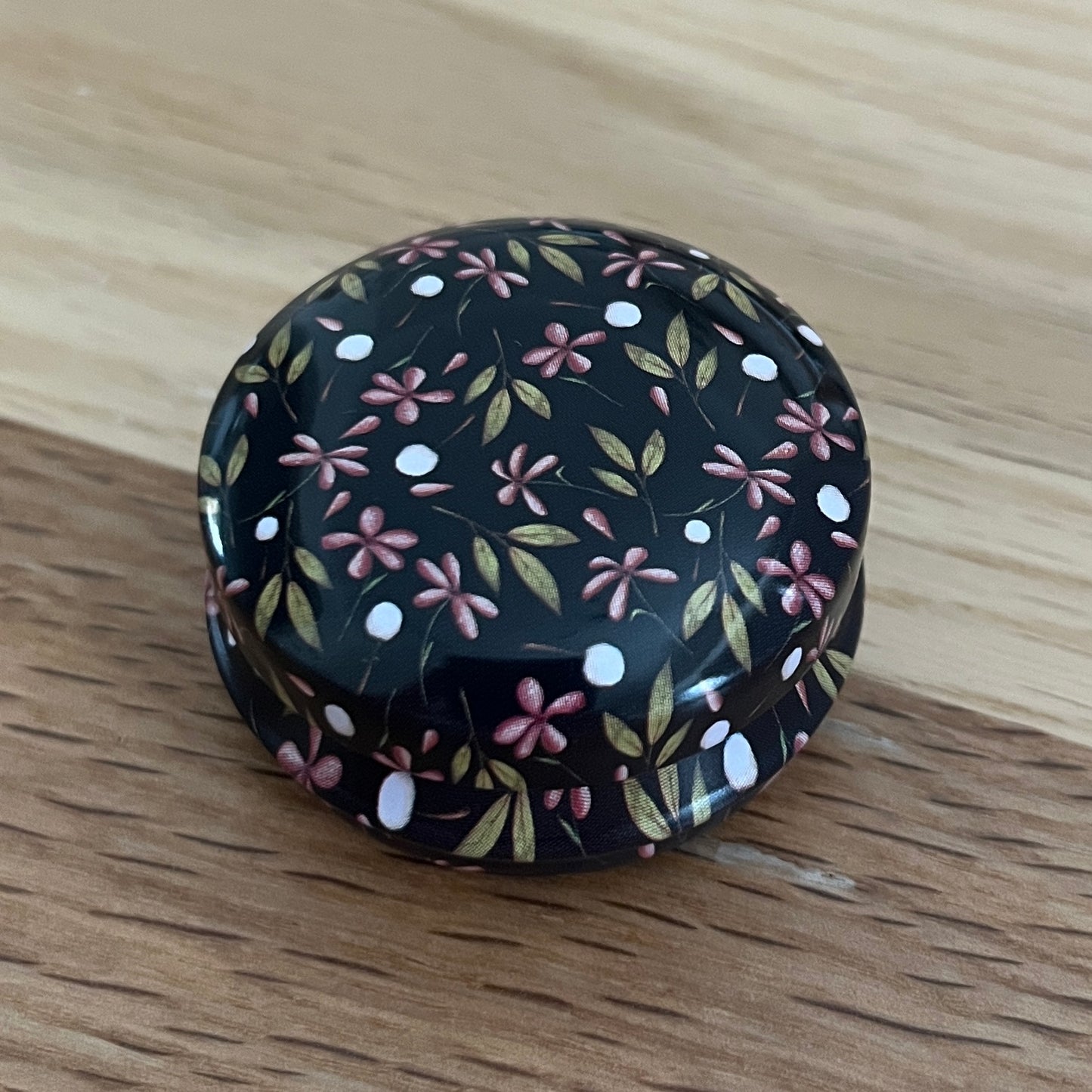 Floral Tin with hexagon stitch markers
