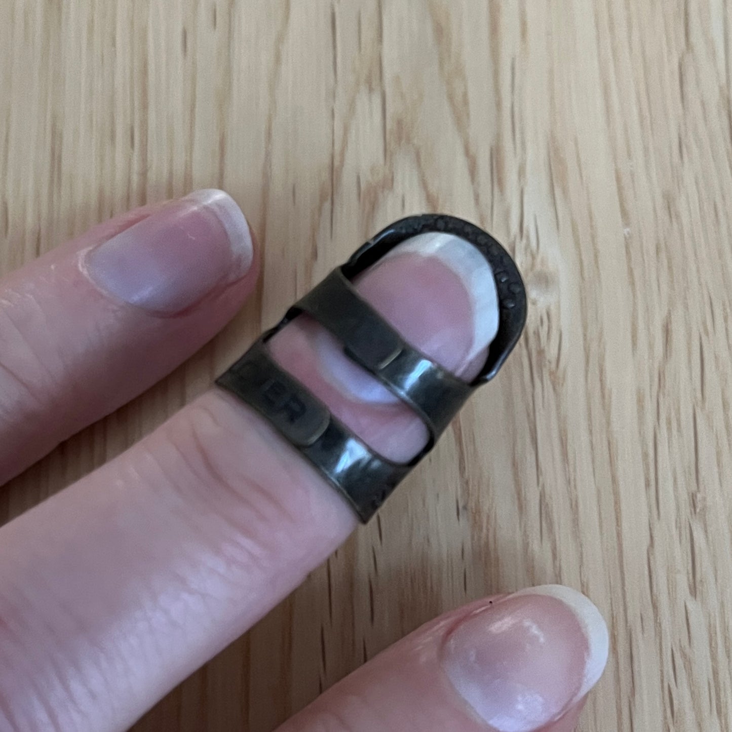 Clover one sided thimble