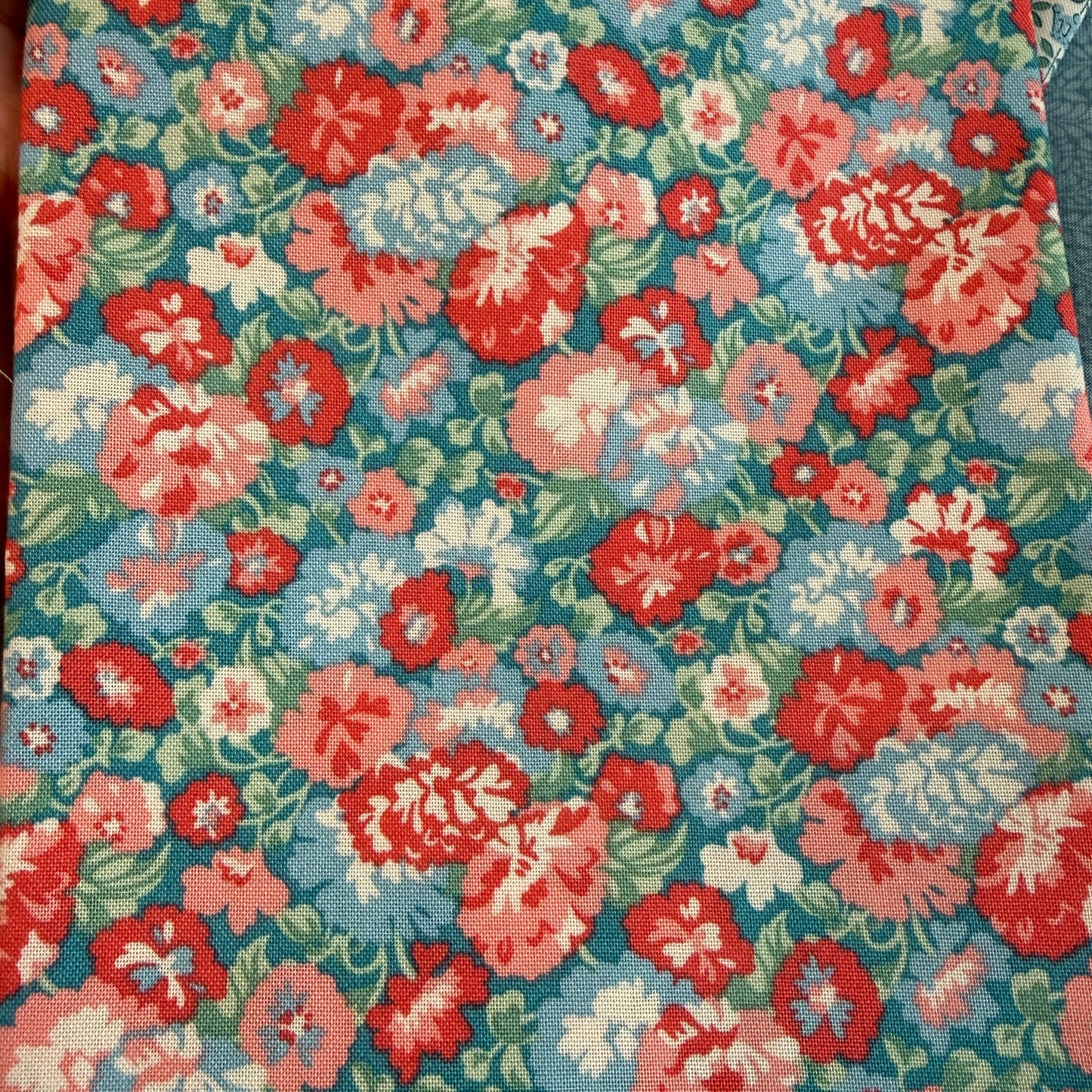 Liberty Quilters cotton Fat quarter pack - petals and blooms