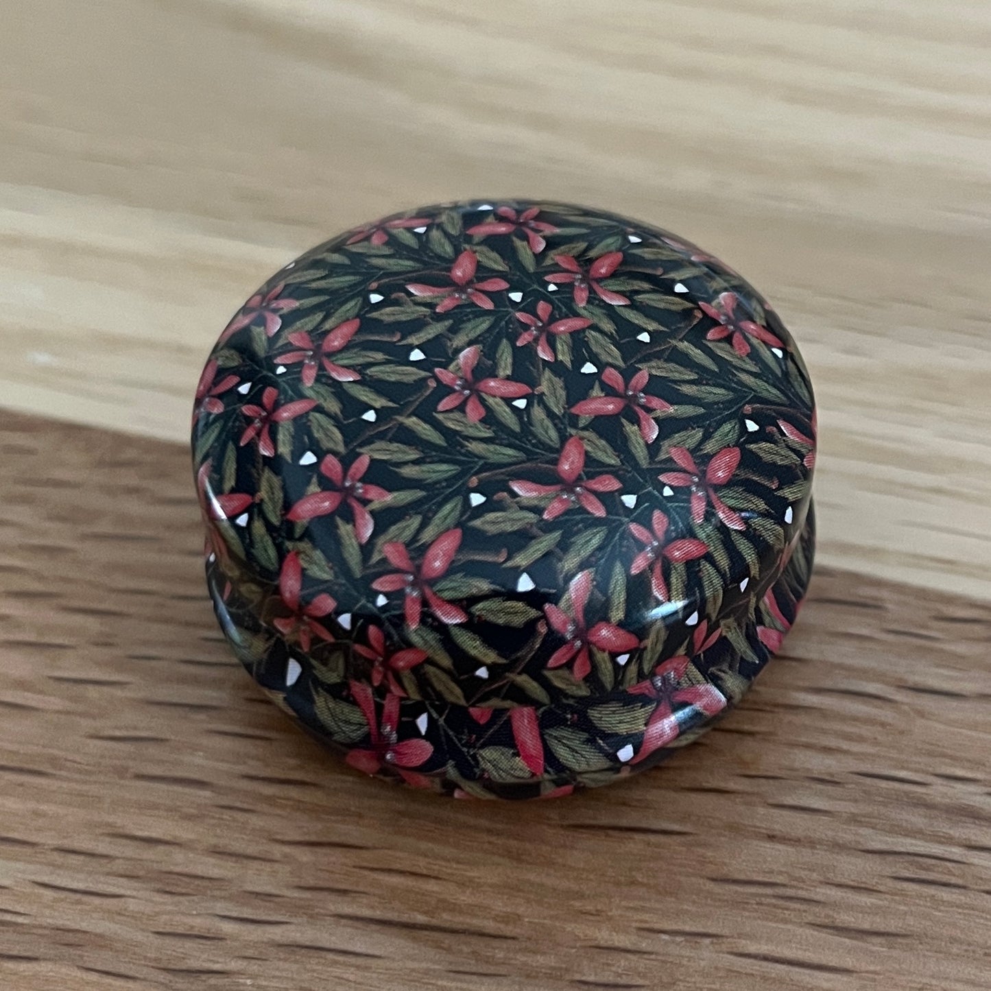 Floral Tin with hexagon stitch markers