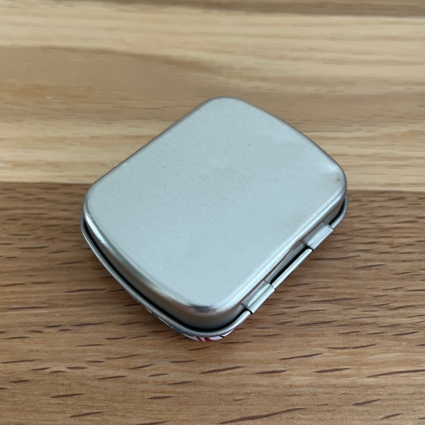 Floral Tin with accessories