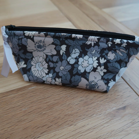 Notions pouch handmade with Liberty fabric - Cosmos Field