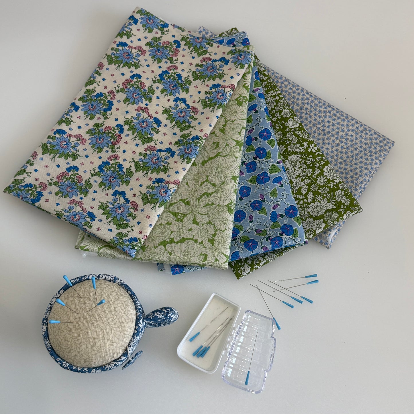 Liberty Postcard from Paradise Quilters cotton Fat quarter pack
