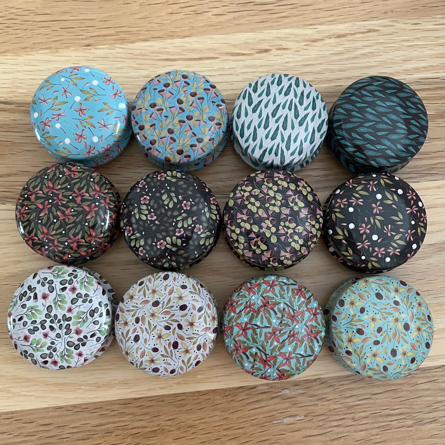 Floral Tin with hexagon stitch markers