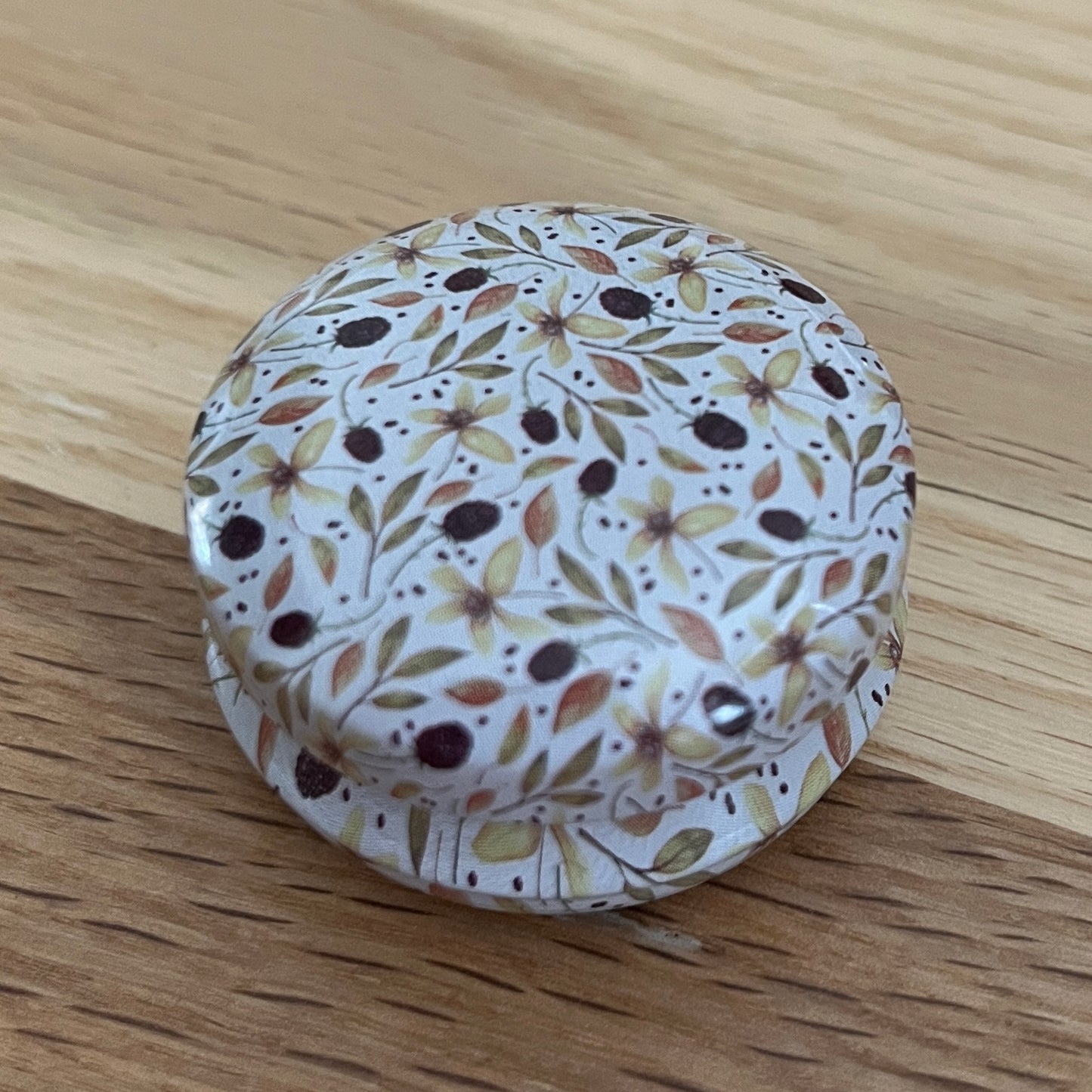Floral Tin with hexagon stitch markers