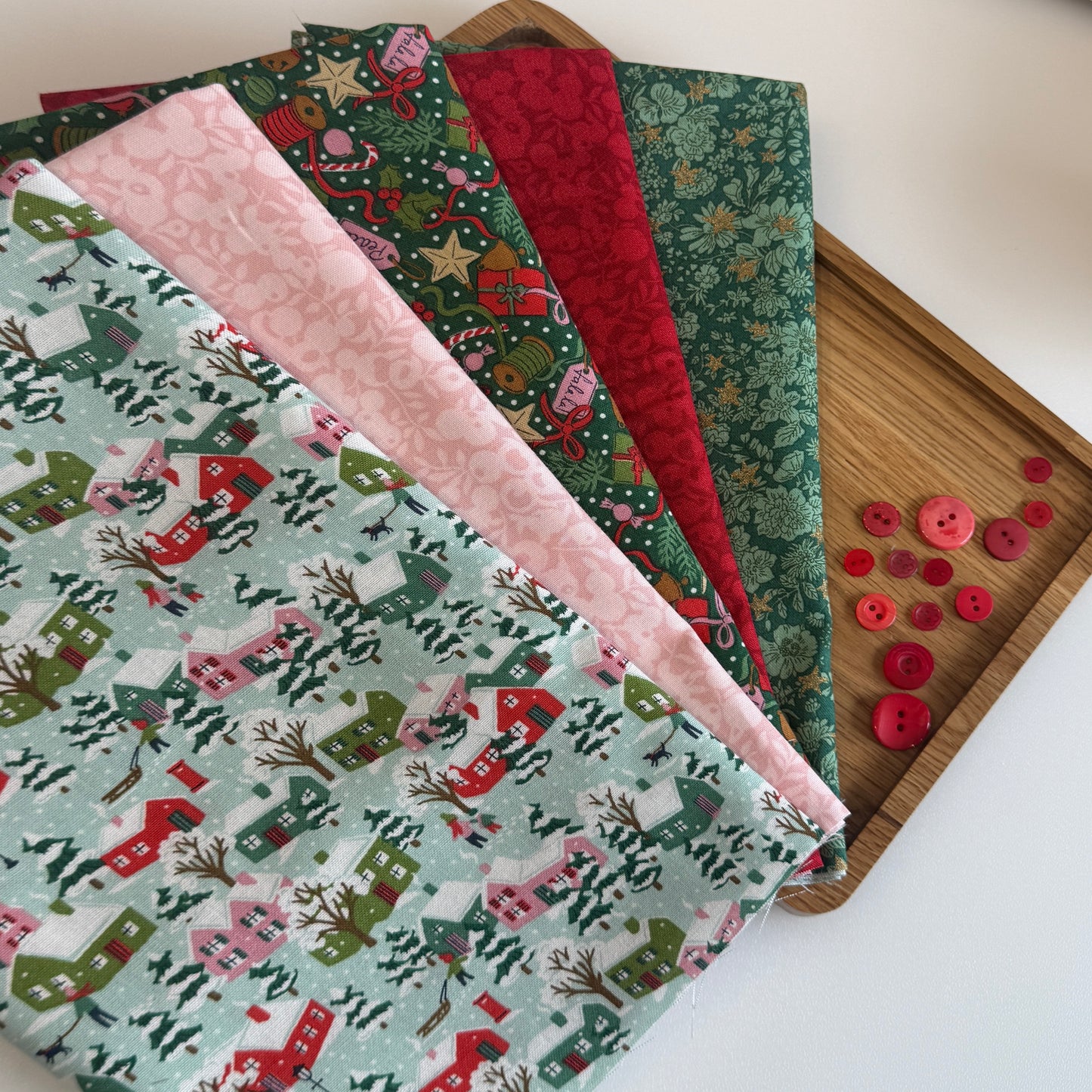 Liberty Festive Greeting Quilters cotton Fat quarter pack