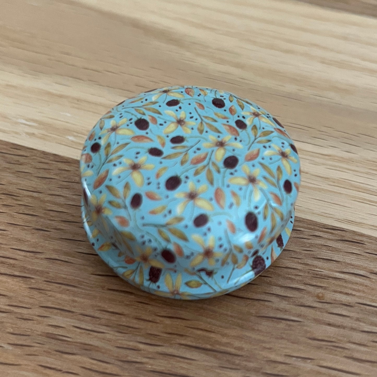 Floral Tin with hexagon stitch markers