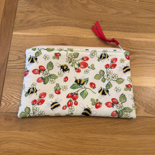 Large notions pouch - Strawberry and Bee