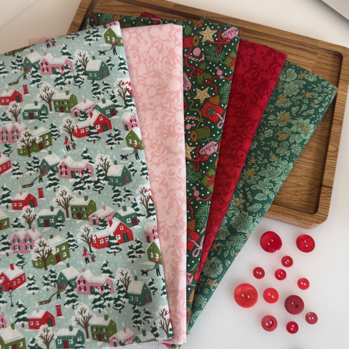 Liberty Festive Greeting Quilters cotton Fat quarter pack