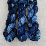 PRE-ORDER Colours of the Month - DO YOU WANT TO BUILD A SNOWMAN - 100g SINGLE SKEINS - DECEMBER2025