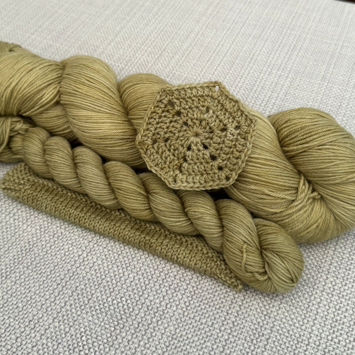 The Lion Sleeps Tonight (April Colours of the month Spares)