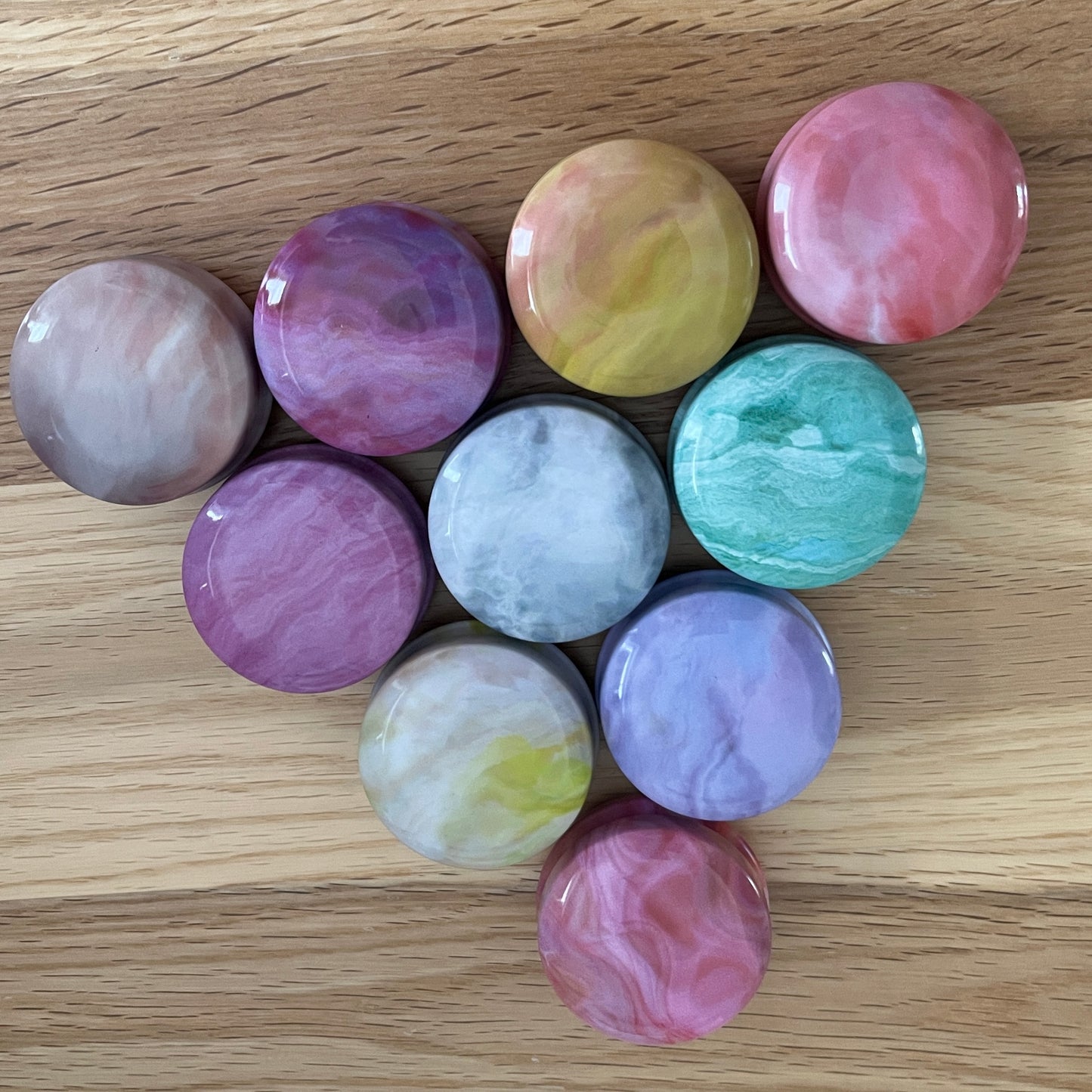 Marbled tins with spiral stitch markers