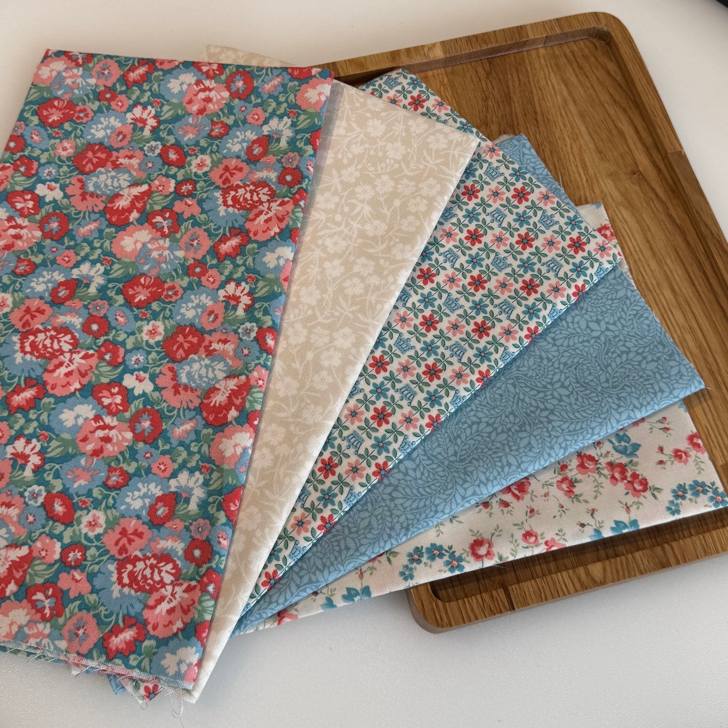 Liberty Quilters cotton Fat quarter pack - petals and blooms