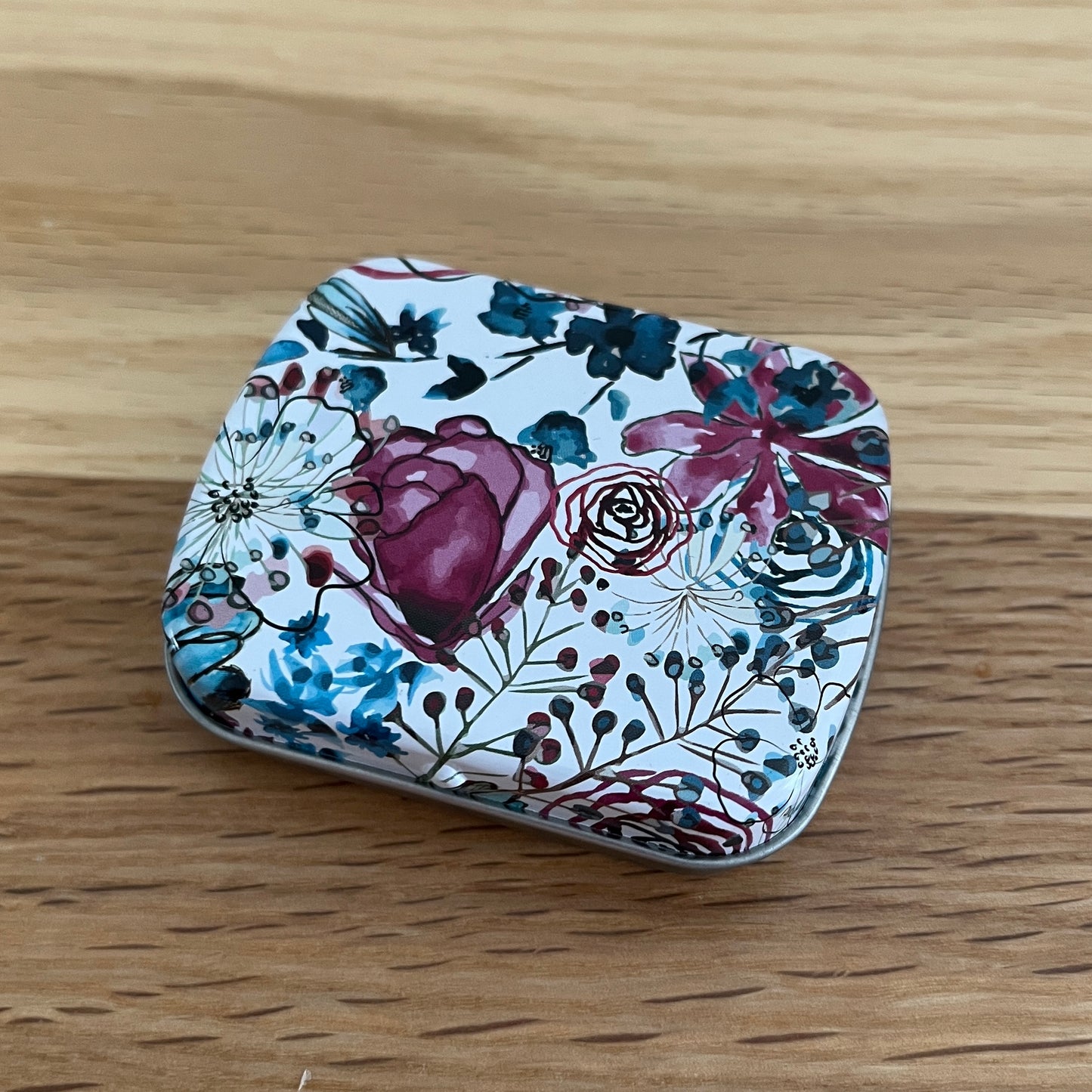 Floral Tin with accessories