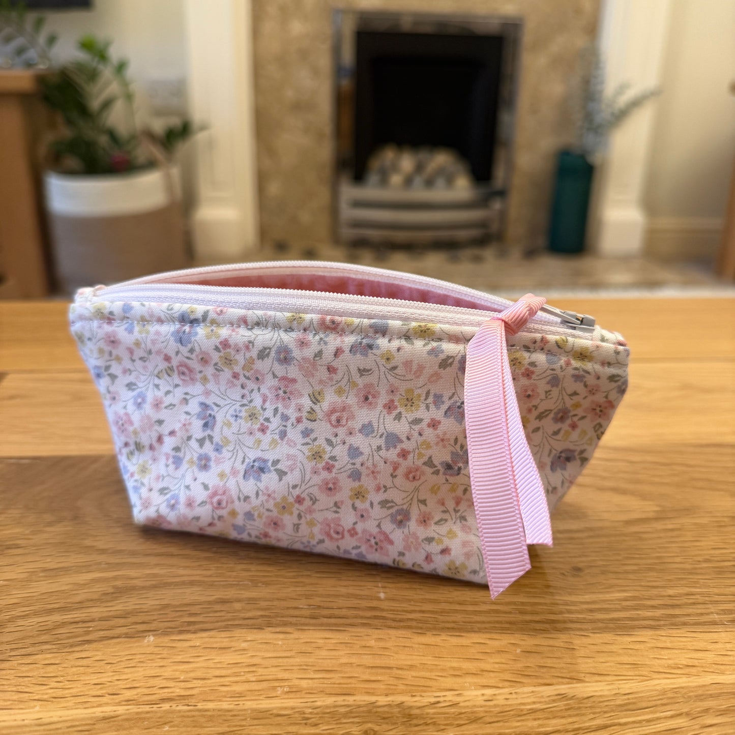 Notions pouch handmade with Liberty fabric - Delicate flowers