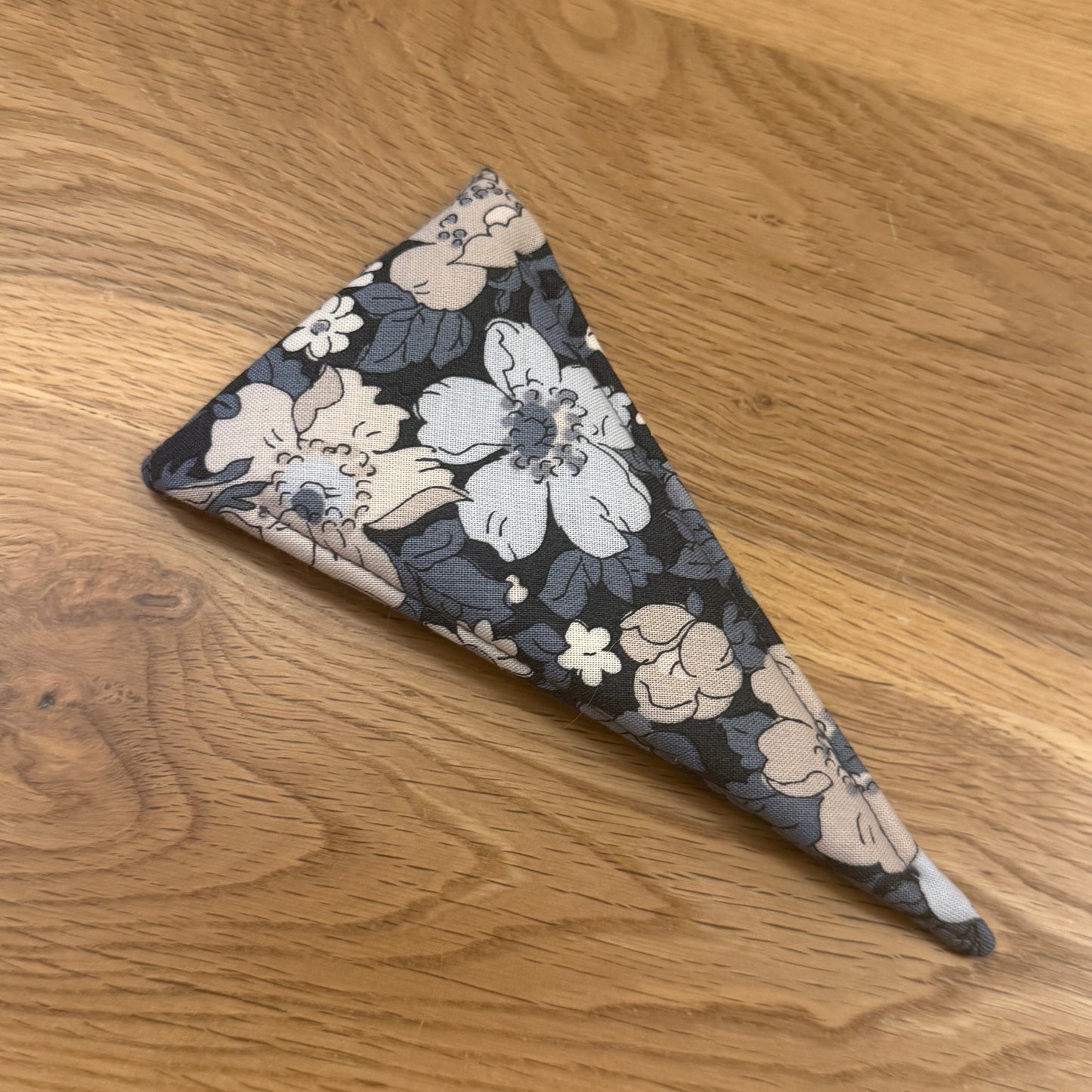 Scissor Case handmade with Liberty fabric - Cosmos Field
