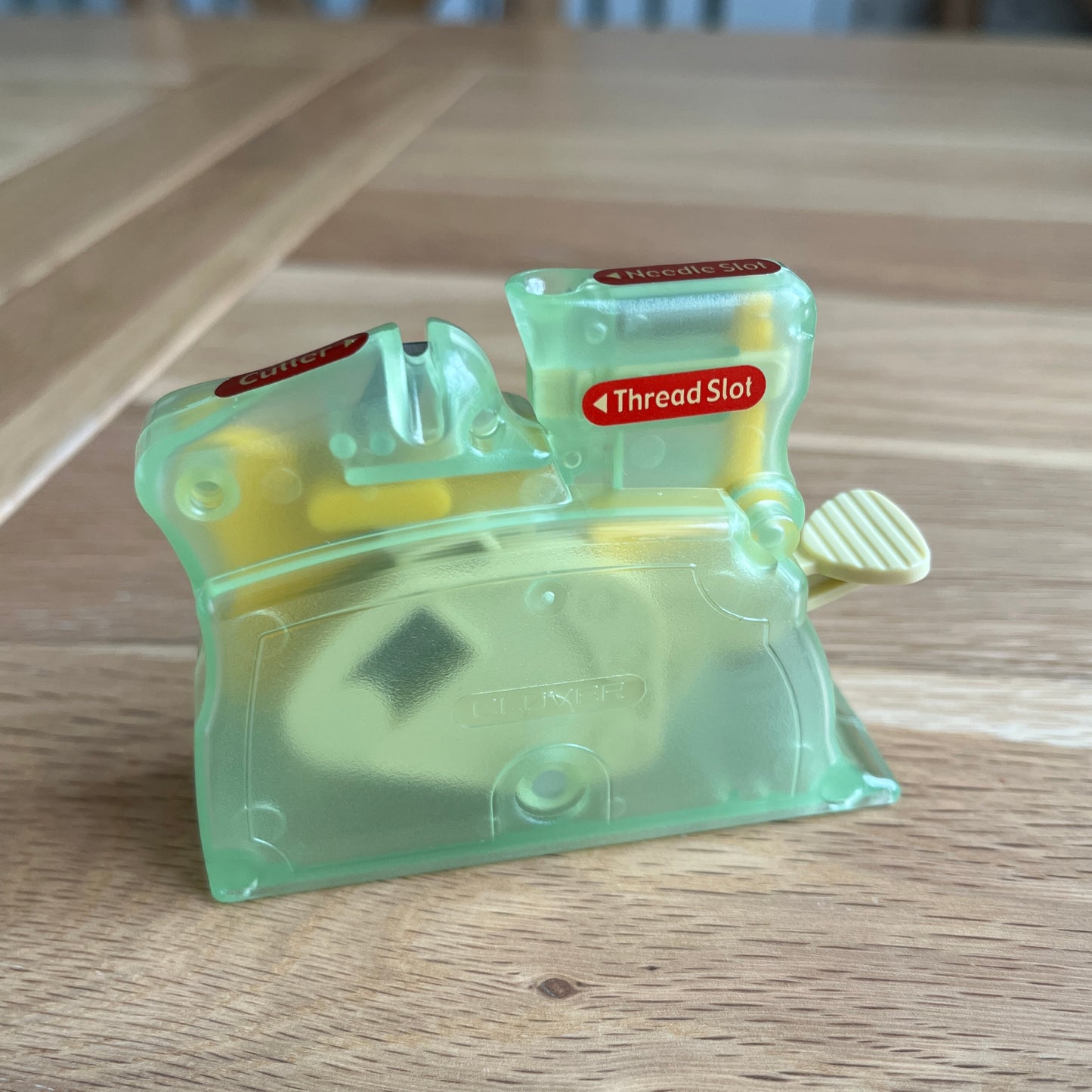 Clover Desk Needle threader