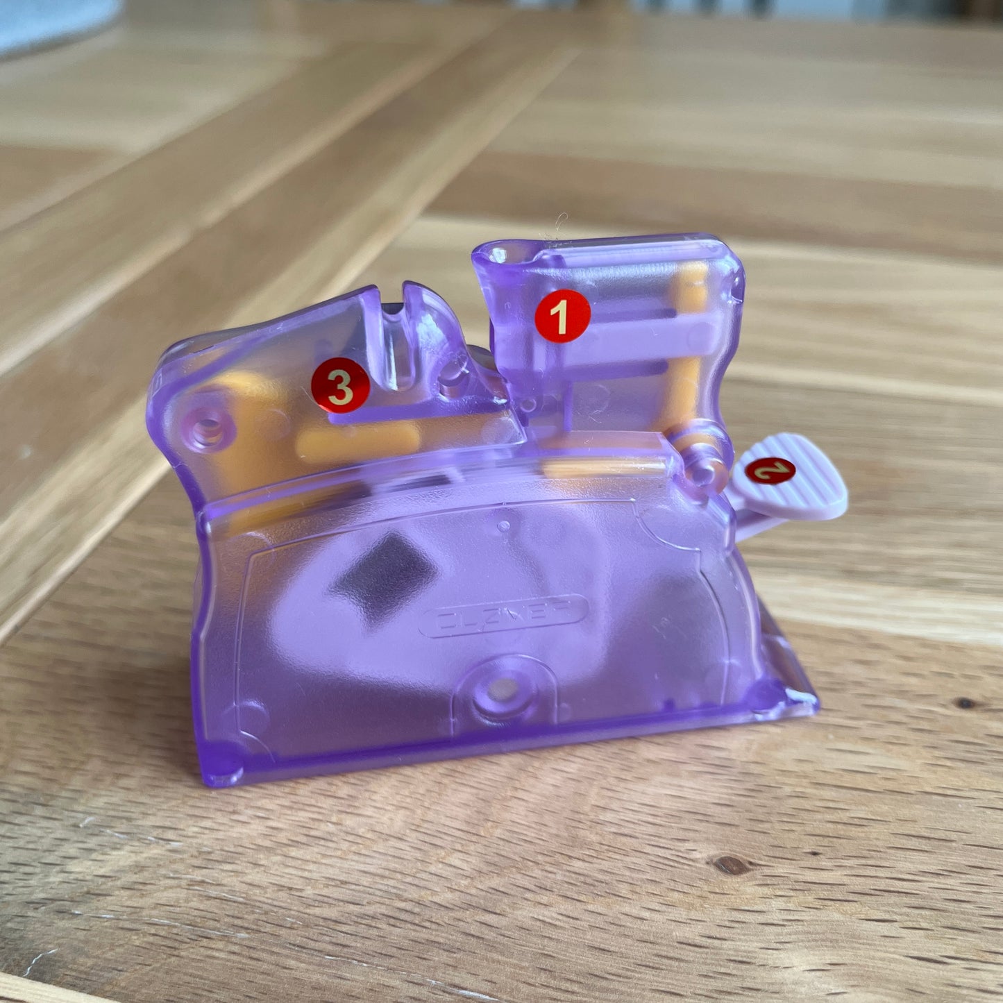 Clover Desk Needle threader
