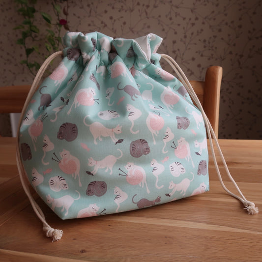 Kitten and yarn print project bag