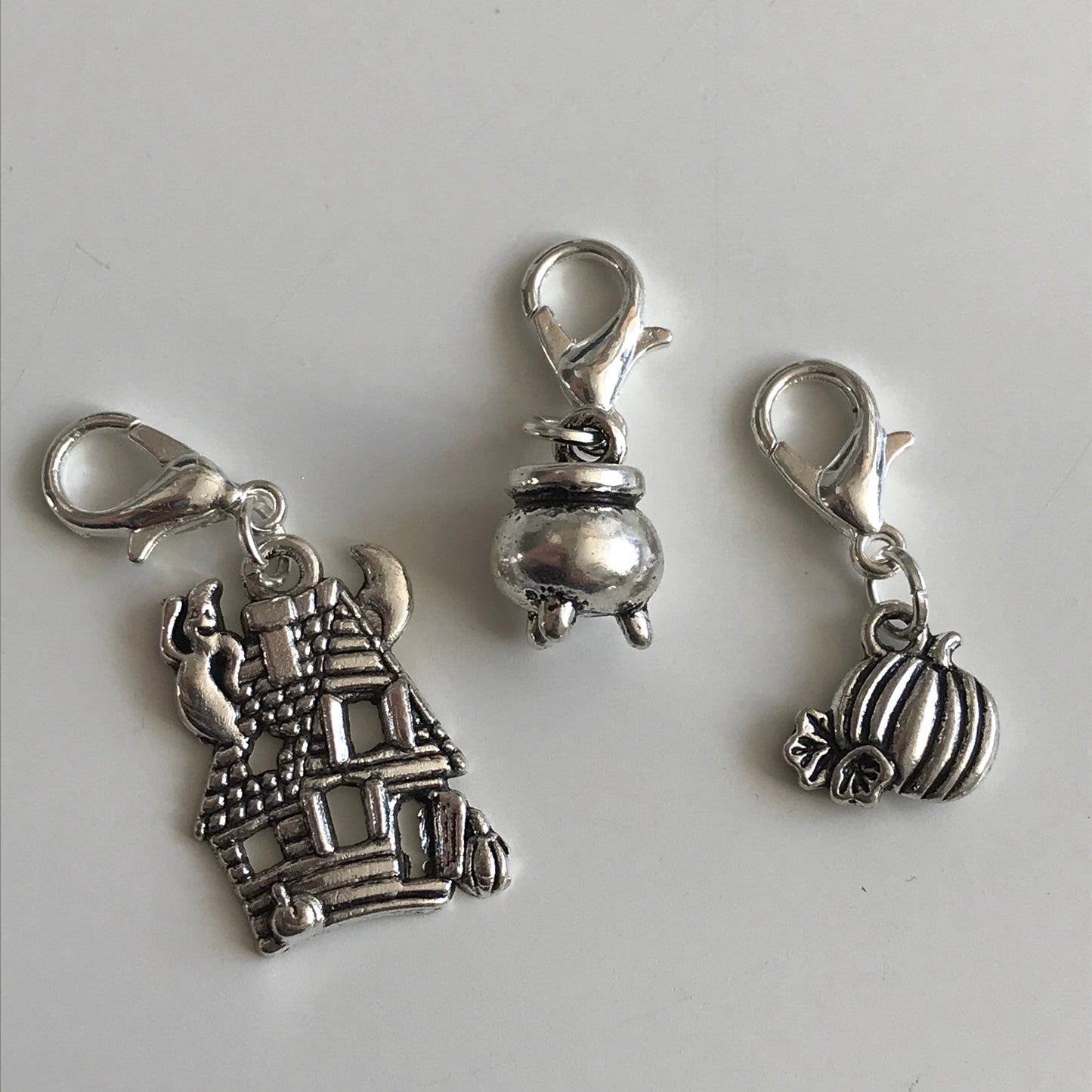 Halloween themed stitch marker or progress keepers (set of 3) Haunted house / Cauldron / Pumpkin