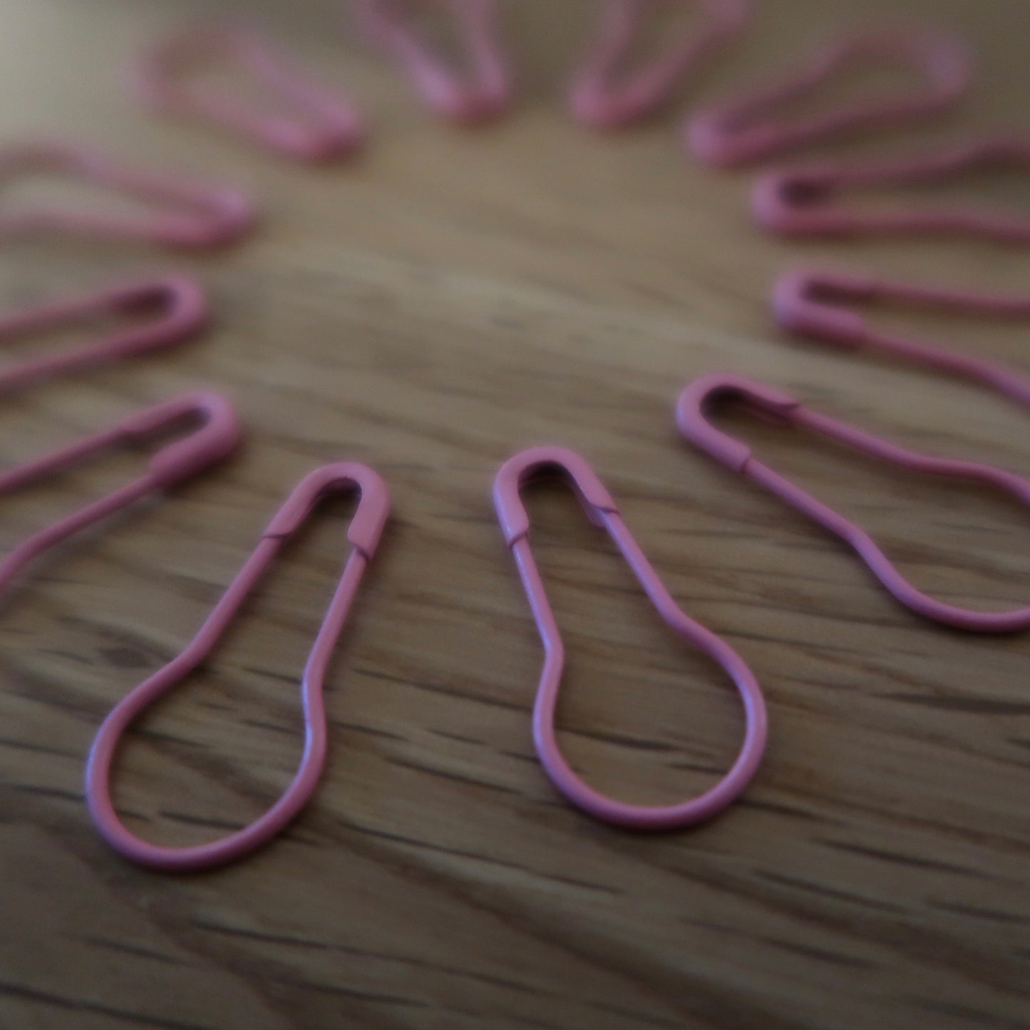 HiyaHiya Pink bulb pins (set of 12)