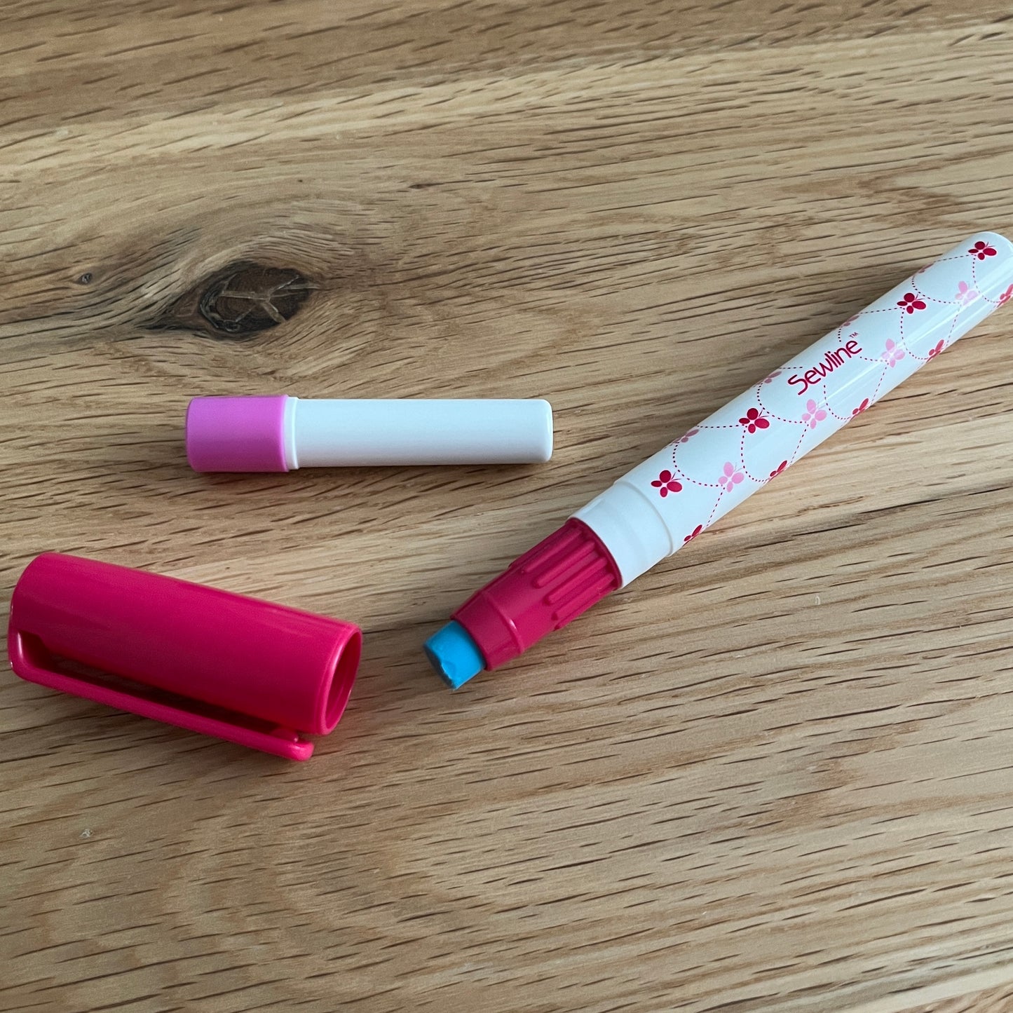 Sewline Fabric Glue Pen