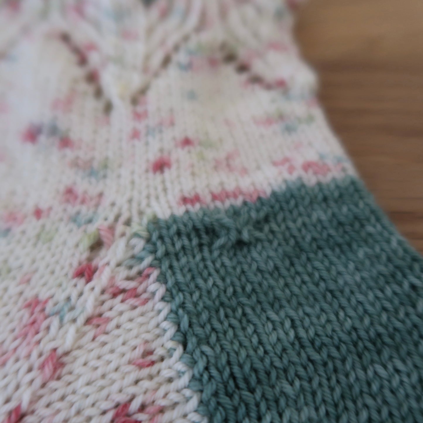 Mistletoe Kisses Sock Pattern (PDF)