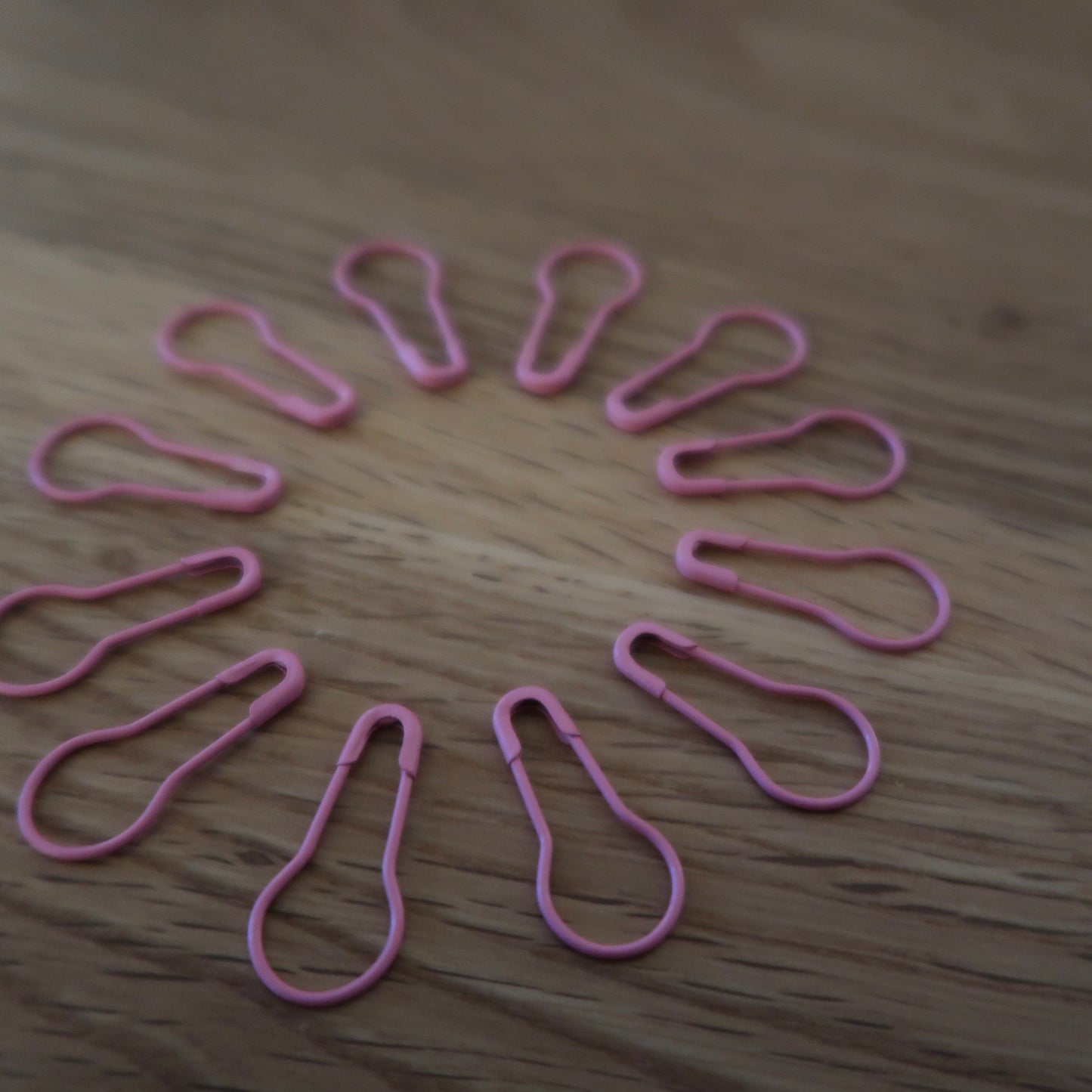 HiyaHiya Pink bulb pins (set of 12)