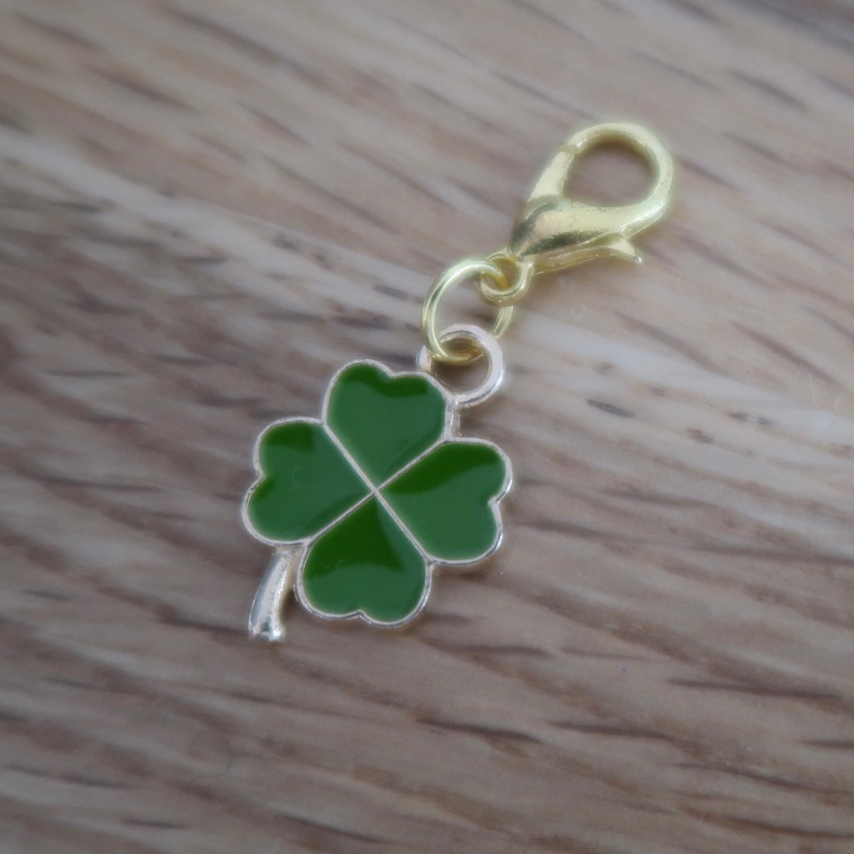 Enamel four leaf clover progress keeper