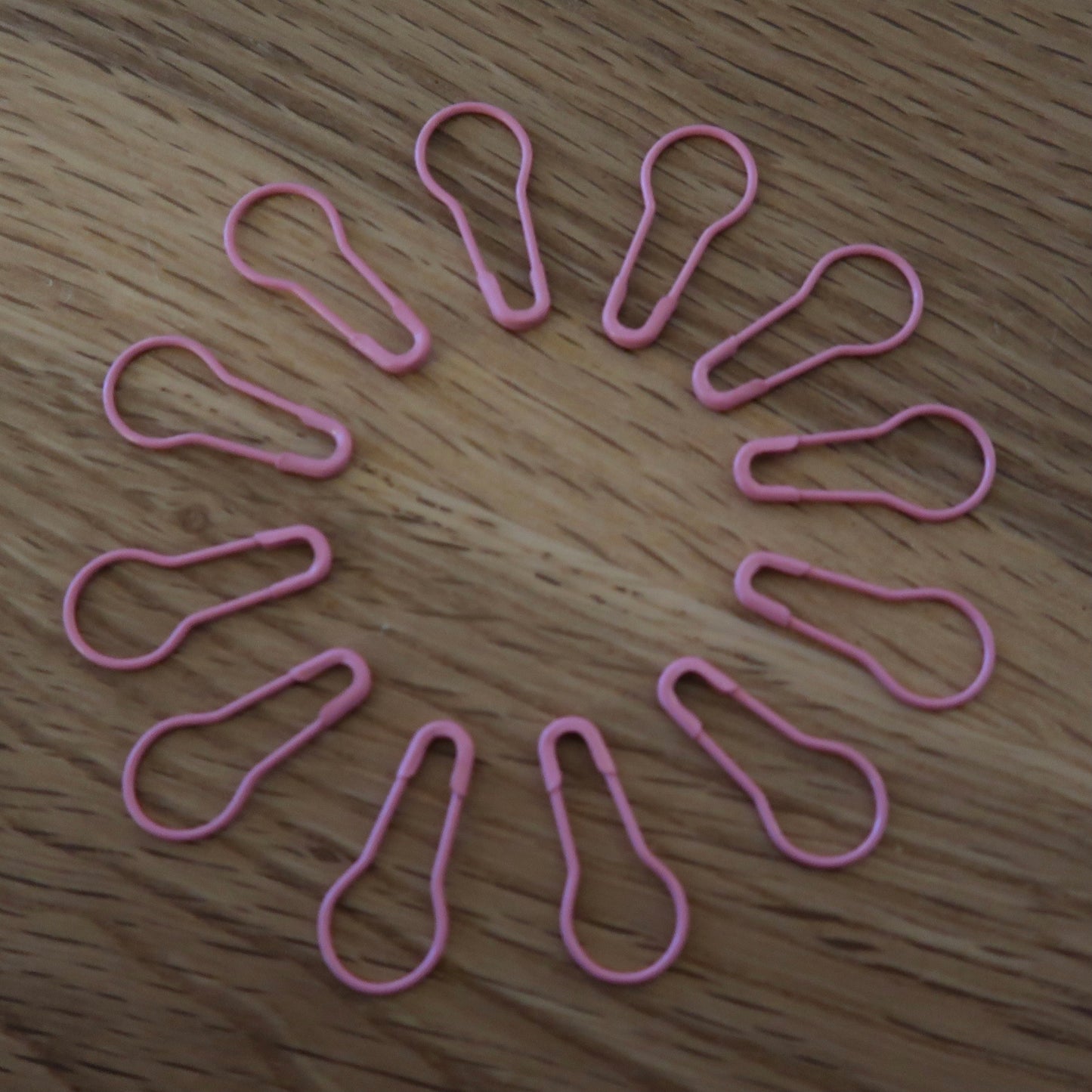 HiyaHiya Pink bulb pins (set of 12)