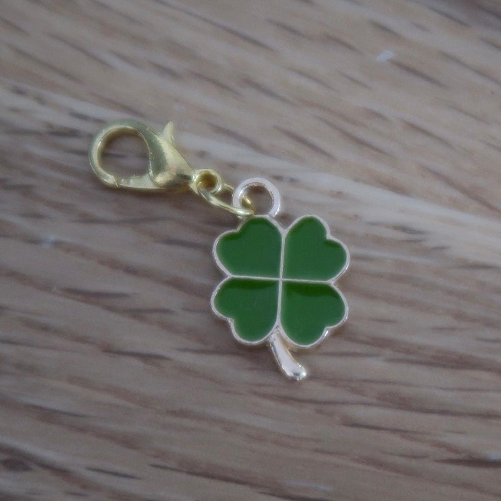 Enamel four leaf clover progress keeper
