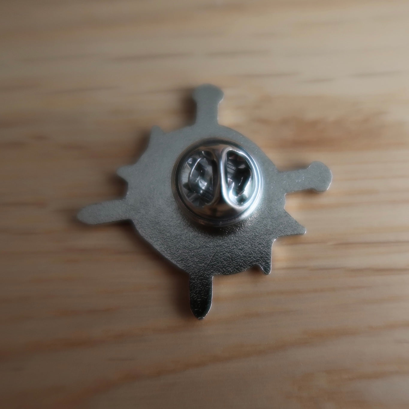 Knitter enamel pin badge