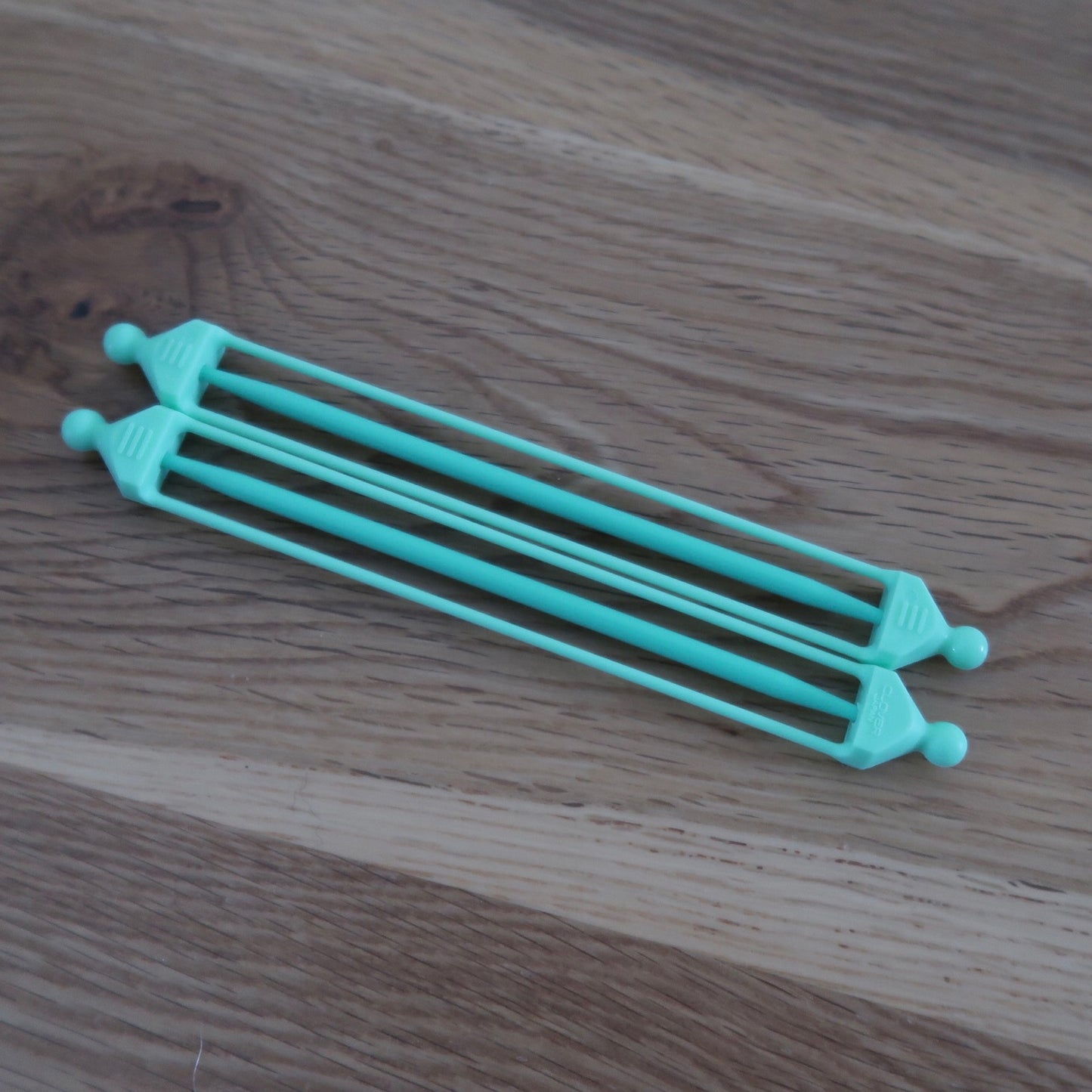Clover double ended stitch holder