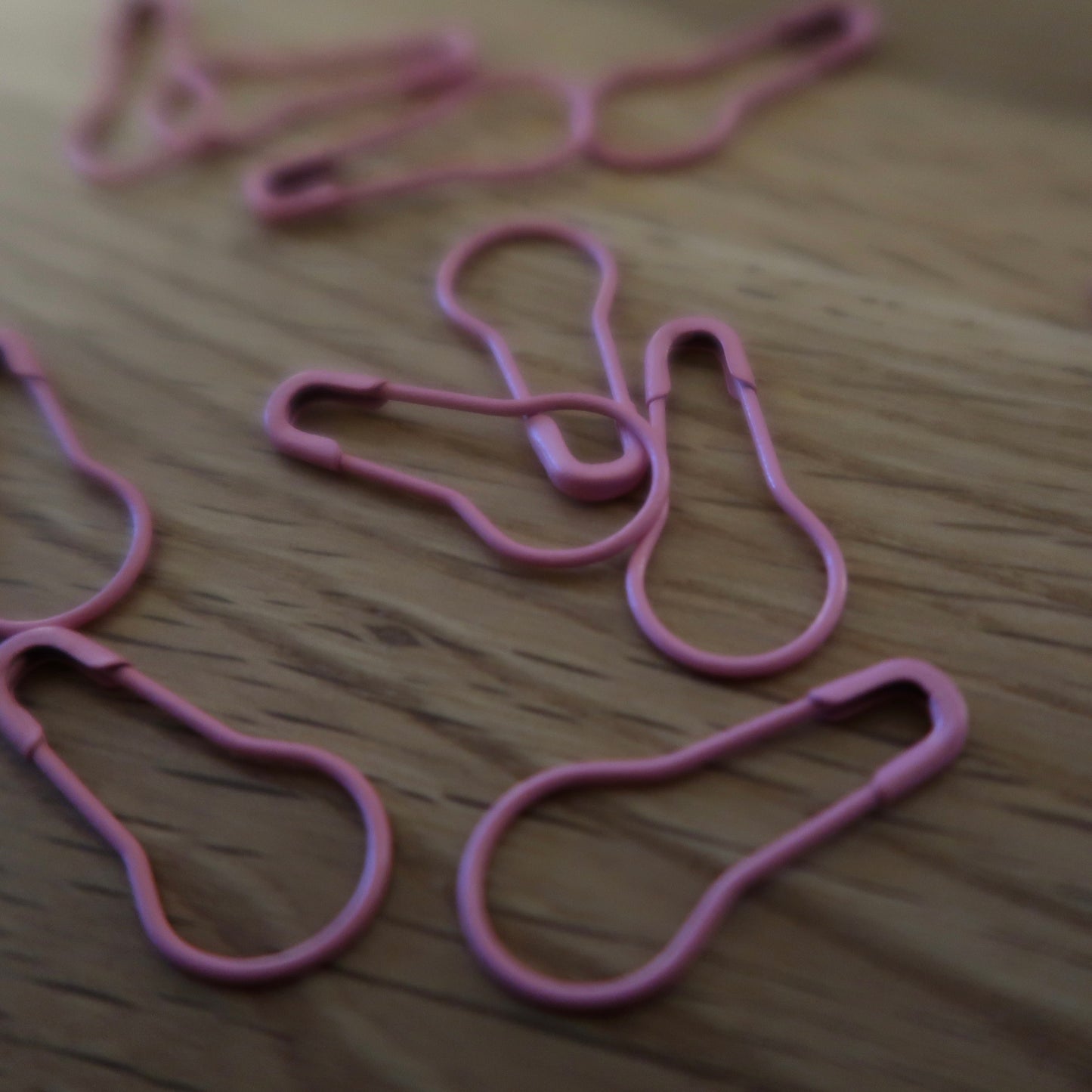 HiyaHiya Pink bulb pins (set of 12)
