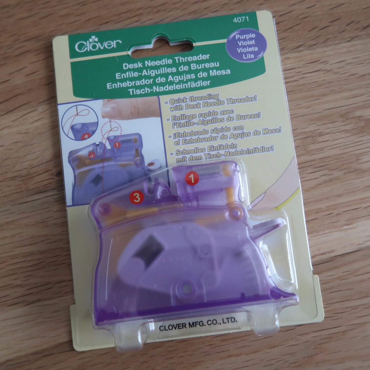 Clover Desk Needle threader